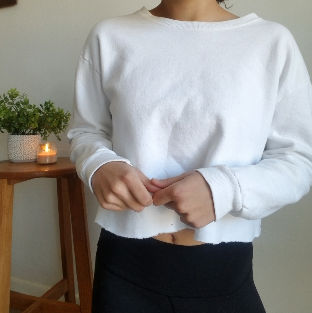 🖤Cropped White Sweatshirt